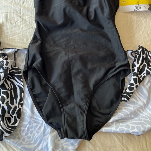 NWT Christina Skirted Animal Print Tummy Control One Piece Swimsuit 8 - Picture 9 of 15